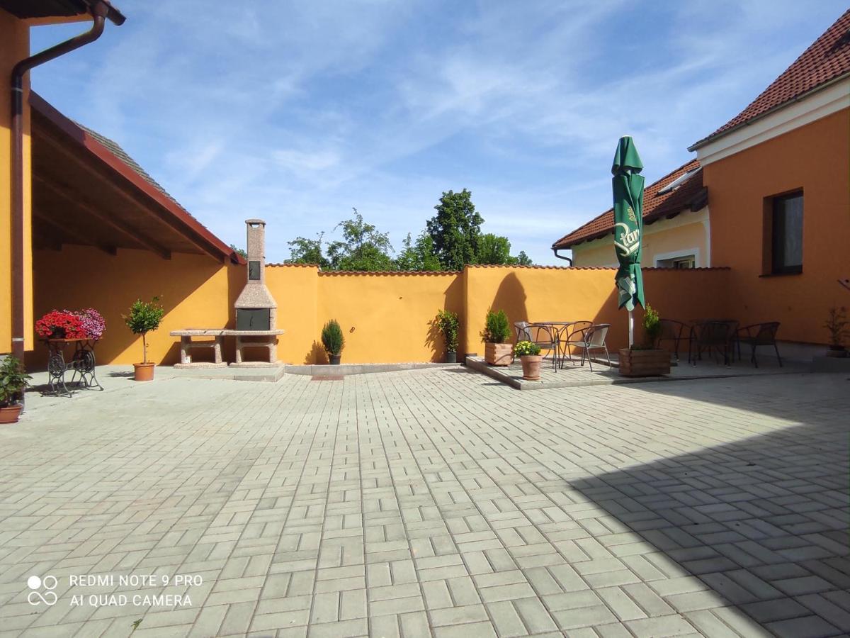 Ubytovani Jerabek Lasenice Exterior photo